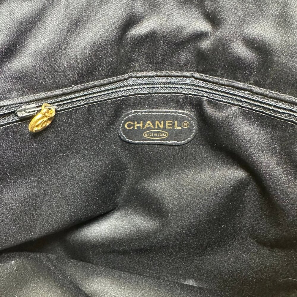 CHANEL Red CC Quilted Lambskin Crossbody/Messenger Bag - Picture 10 of 10